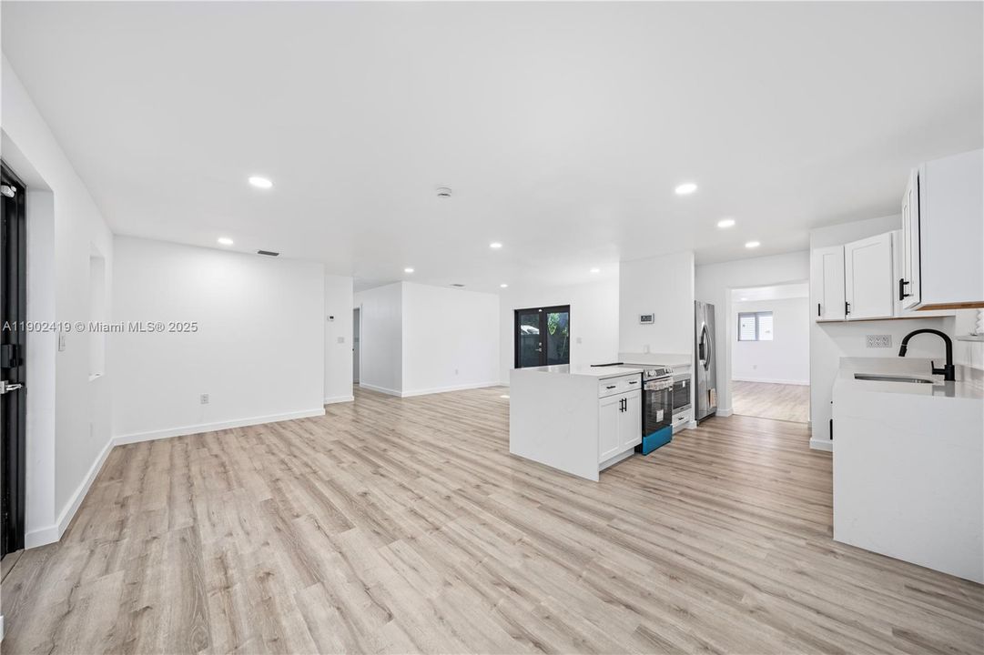 For Sale: $599,999 (3 beds, 2 baths, 1627 Square Feet)