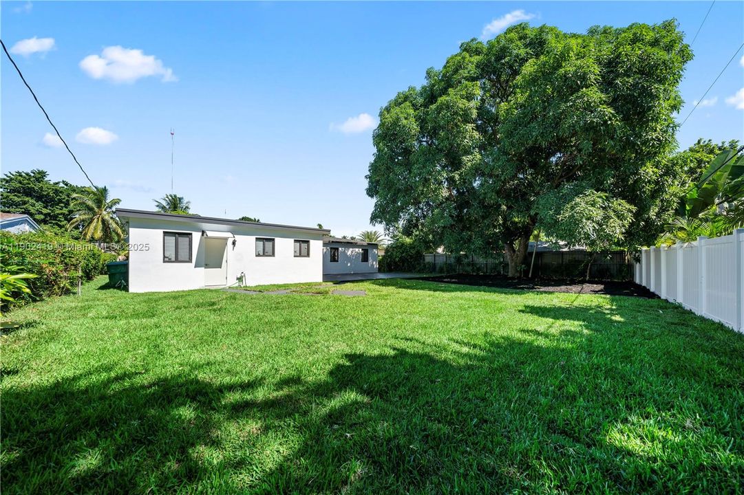 For Sale: $599,999 (3 beds, 2 baths, 1627 Square Feet)