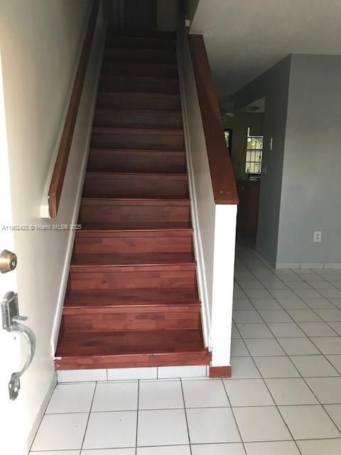 For Rent: $2,400 (2 beds, 2 baths, 946 Square Feet)