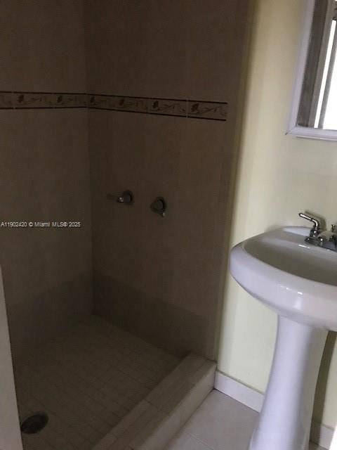 For Rent: $2,400 (2 beds, 2 baths, 946 Square Feet)