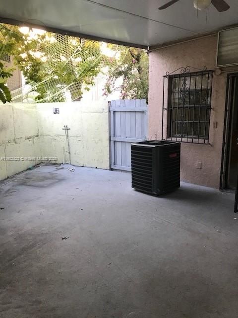 For Rent: $2,400 (2 beds, 2 baths, 946 Square Feet)