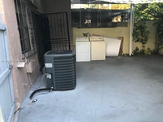 For Rent: $2,400 (2 beds, 2 baths, 946 Square Feet)