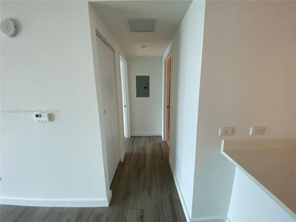 合同活跃: $3,500 (1 贝兹, 1 浴室, 812 平方英尺)