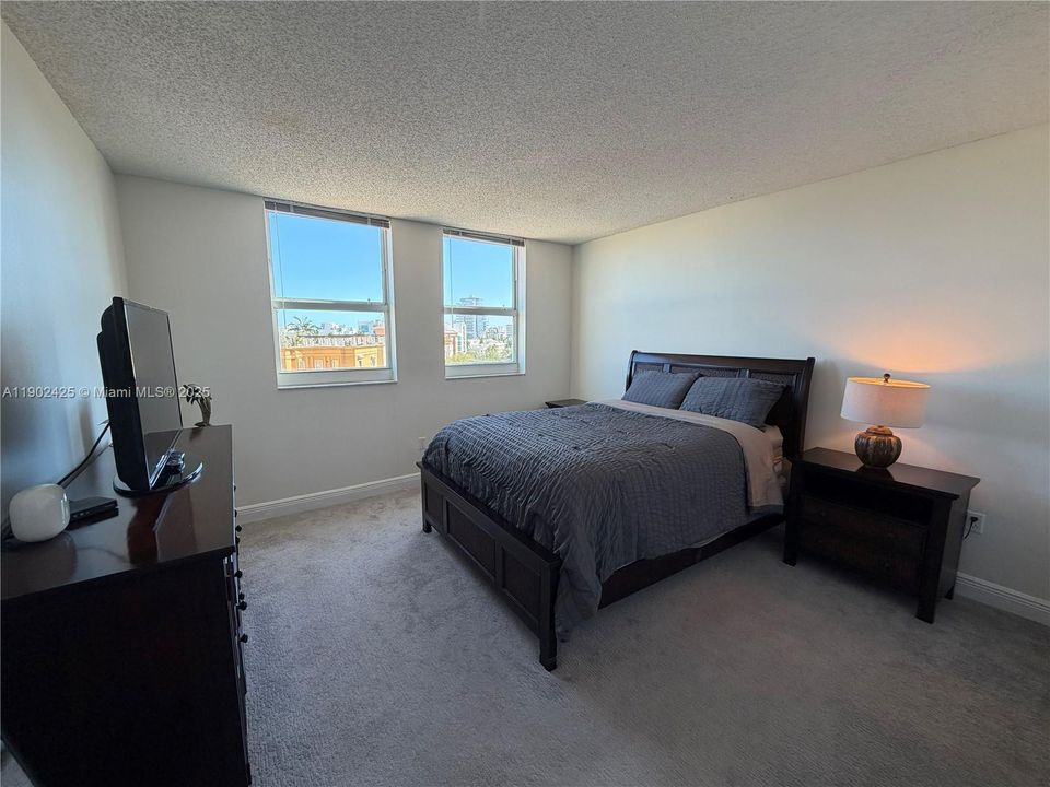 Recently Rented: $3,300 (1 beds, 1 baths, 740 Square Feet)