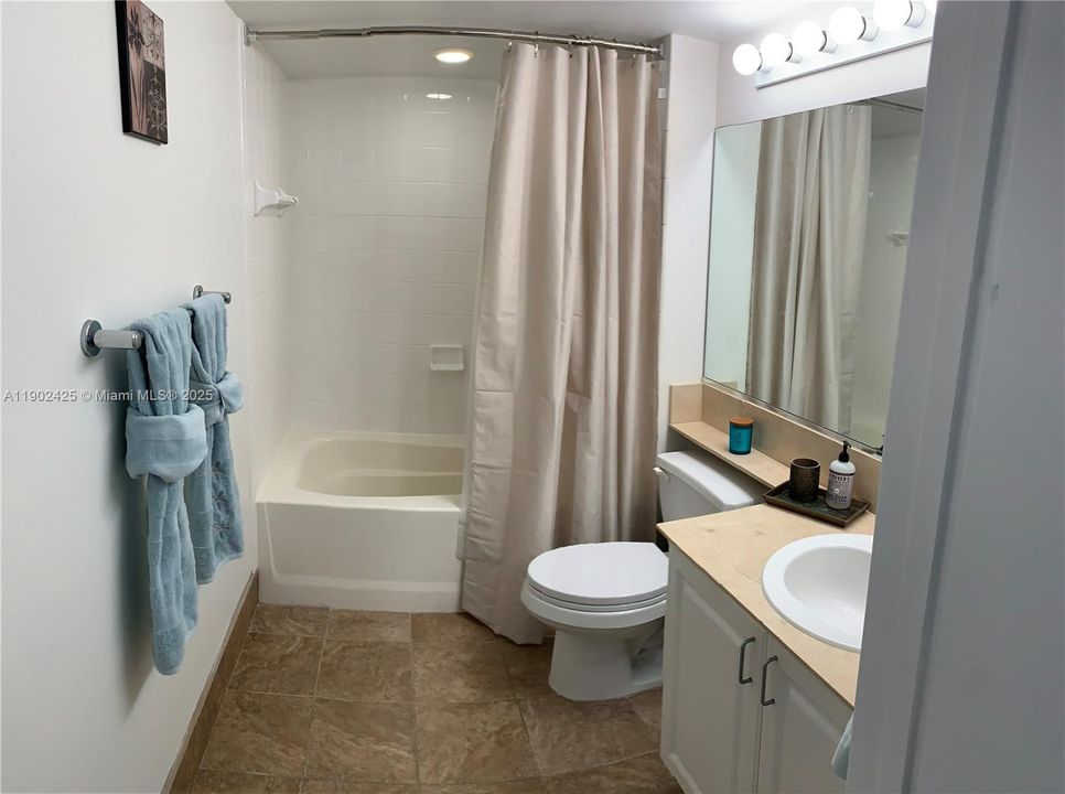 Recently Rented: $3,300 (1 beds, 1 baths, 740 Square Feet)