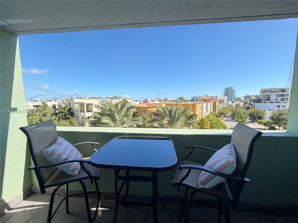 Recently Rented: $3,300 (1 beds, 1 baths, 740 Square Feet)