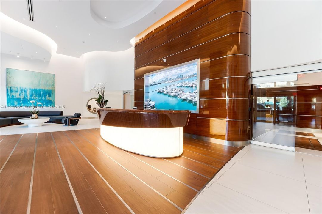 Recently Rented: $3,300 (1 beds, 1 baths, 740 Square Feet)