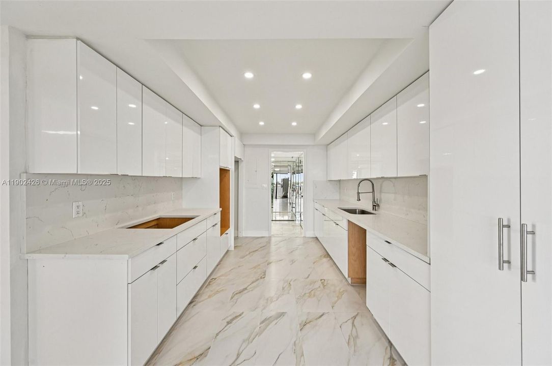 For Sale: $800,000 (2 beds, 3 baths, 2320 Square Feet)