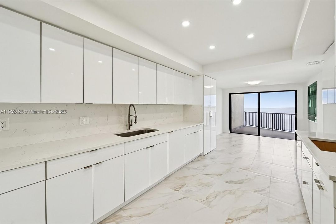 For Sale: $800,000 (2 beds, 3 baths, 2320 Square Feet)