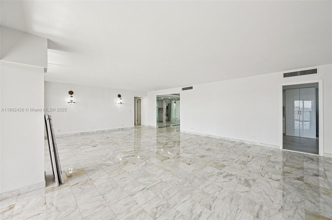 For Sale: $800,000 (2 beds, 3 baths, 2320 Square Feet)