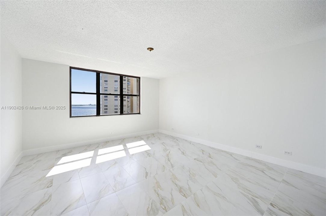 For Sale: $800,000 (2 beds, 3 baths, 2320 Square Feet)