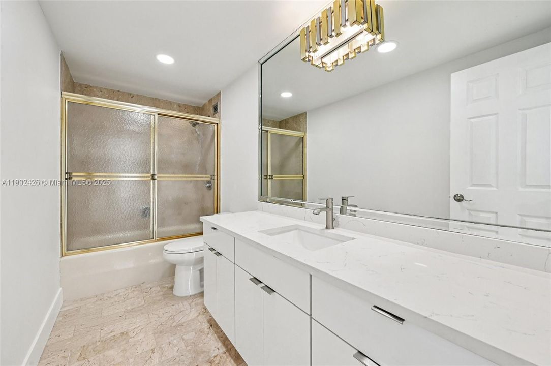 For Sale: $800,000 (2 beds, 3 baths, 2320 Square Feet)