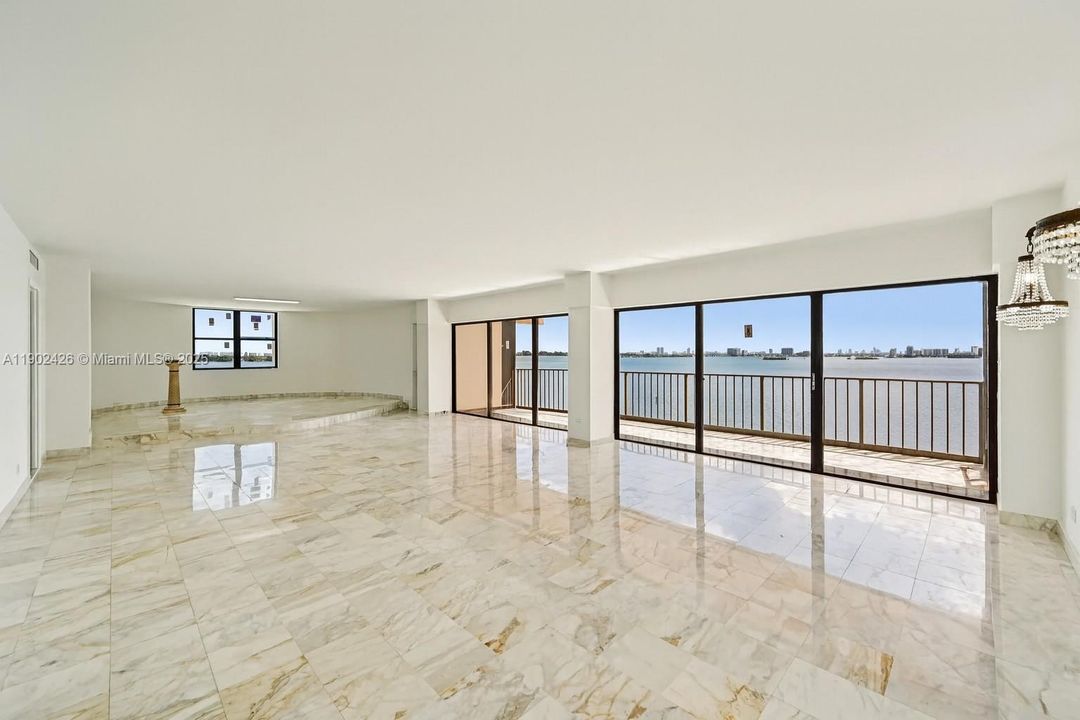 For Sale: $800,000 (2 beds, 3 baths, 2320 Square Feet)