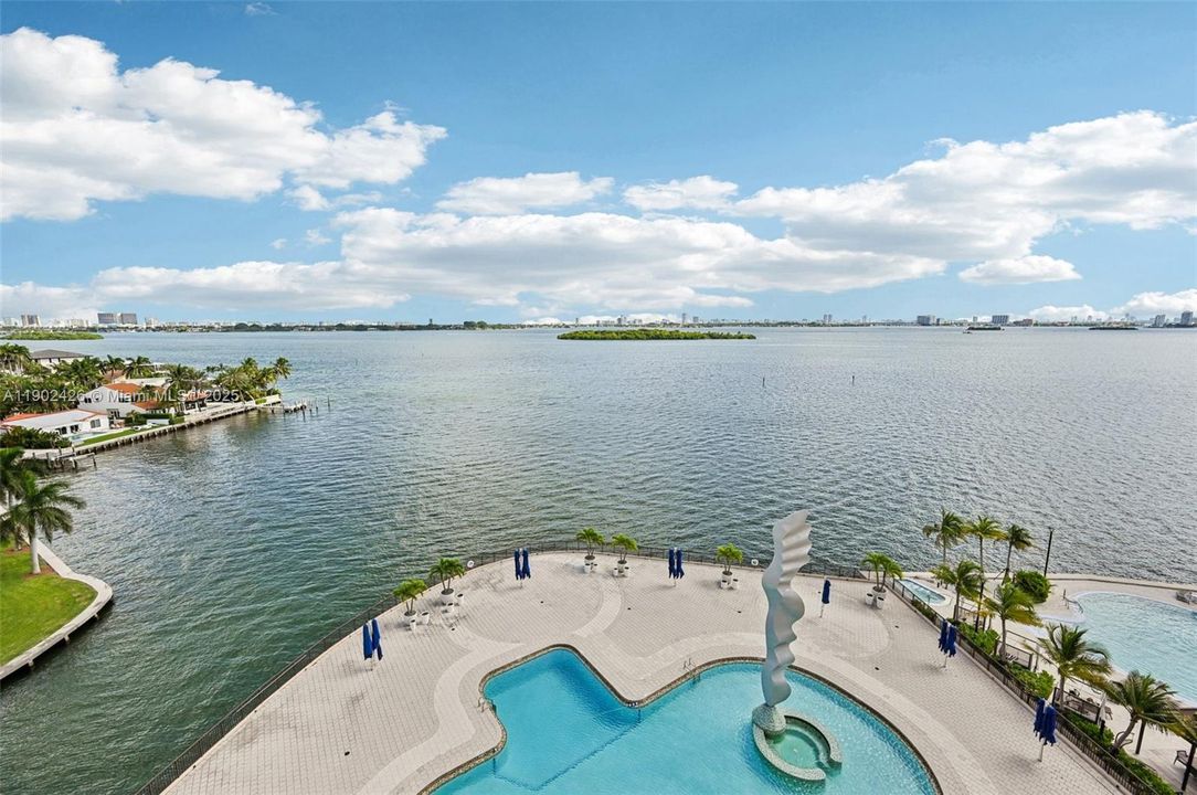 For Sale: $800,000 (2 beds, 3 baths, 2320 Square Feet)