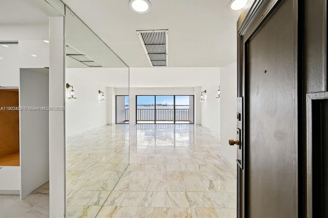 For Sale: $800,000 (2 beds, 3 baths, 2320 Square Feet)