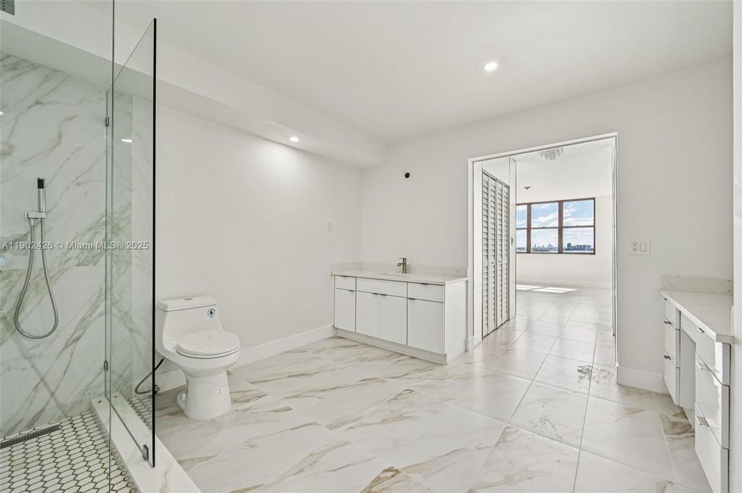 For Sale: $800,000 (2 beds, 3 baths, 2320 Square Feet)