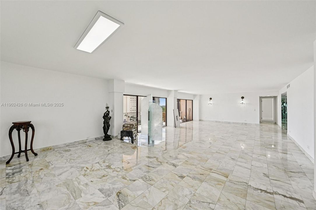 For Sale: $800,000 (2 beds, 3 baths, 2320 Square Feet)