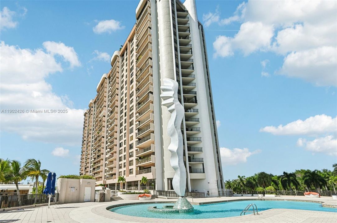 For Sale: $800,000 (2 beds, 3 baths, 2320 Square Feet)