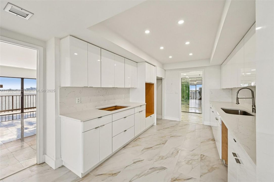 For Sale: $800,000 (2 beds, 3 baths, 2320 Square Feet)