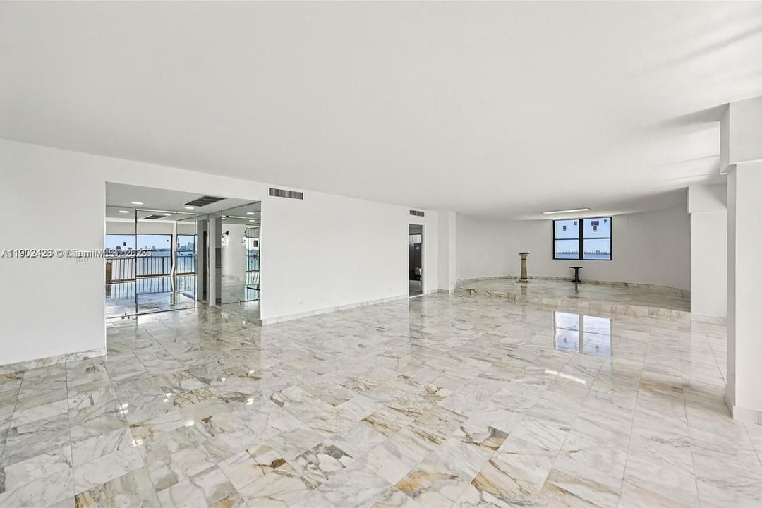 For Sale: $800,000 (2 beds, 3 baths, 2320 Square Feet)