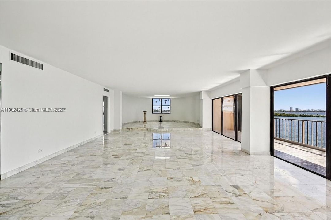 For Sale: $800,000 (2 beds, 3 baths, 2320 Square Feet)