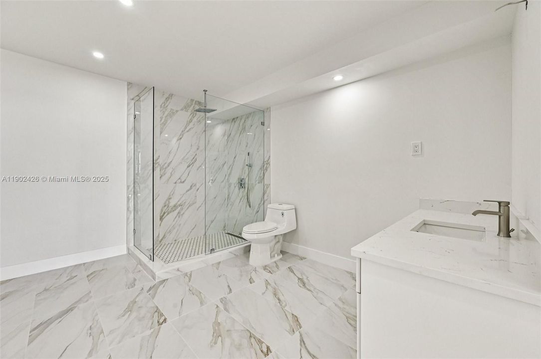 For Sale: $800,000 (2 beds, 3 baths, 2320 Square Feet)