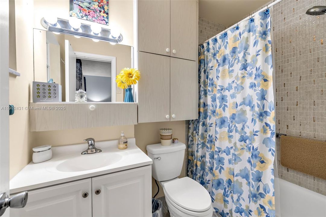 待售: $105,000 (1 贝兹, 1 浴室, 720 平方英尺)