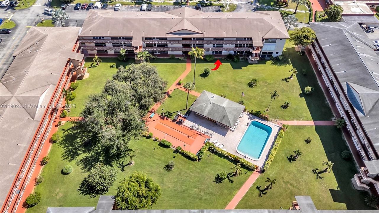 待售: $105,000 (1 贝兹, 1 浴室, 720 平方英尺)