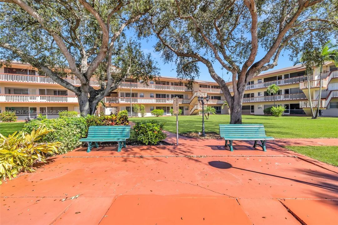 待售: $105,000 (1 贝兹, 1 浴室, 720 平方英尺)