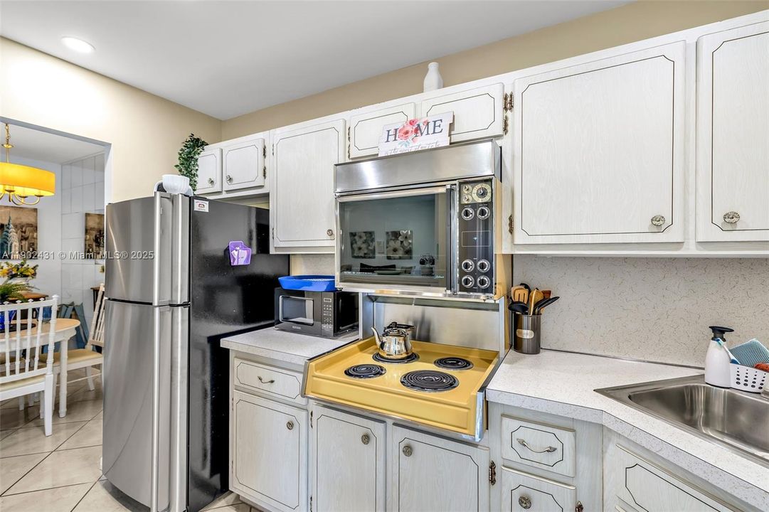 待售: $105,000 (1 贝兹, 1 浴室, 720 平方英尺)