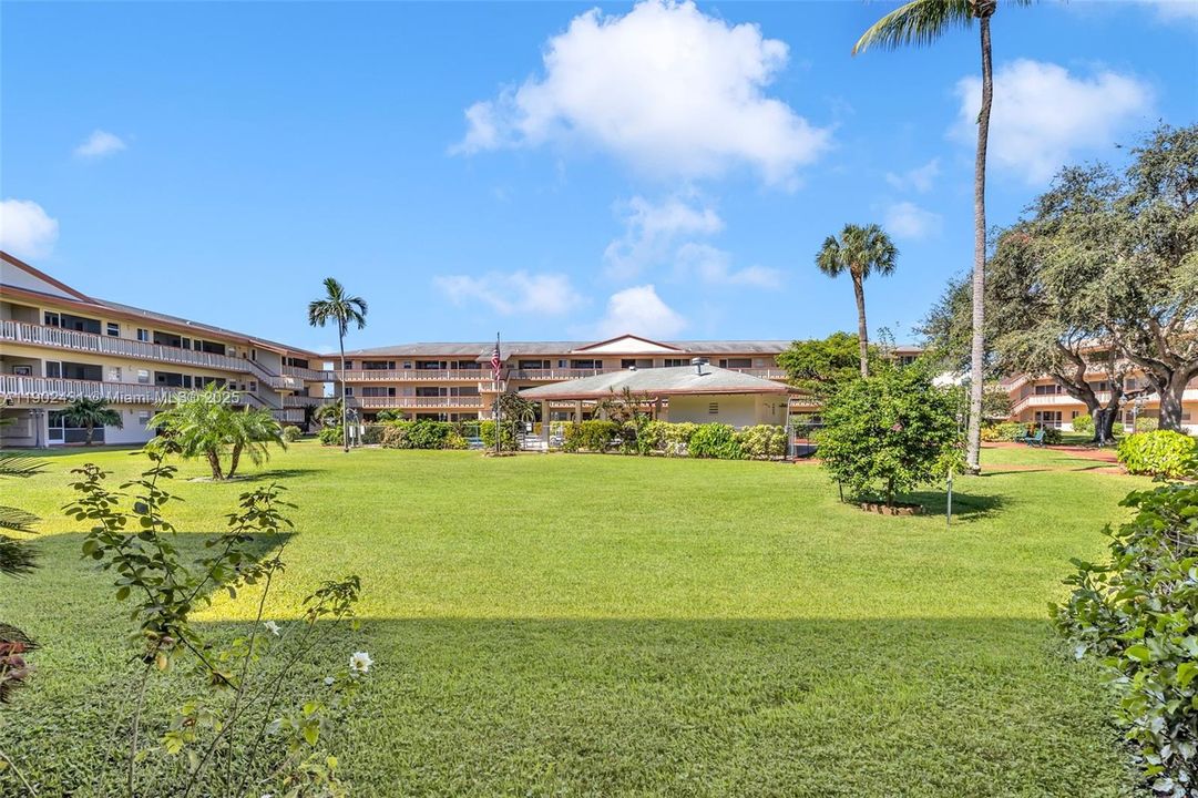 待售: $105,000 (1 贝兹, 1 浴室, 720 平方英尺)