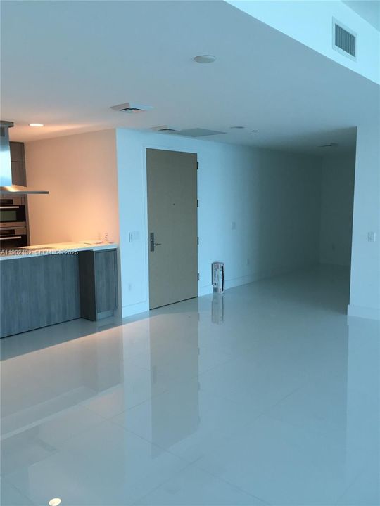 For Rent: $20,000 (2 beds, 3 baths, 1703 Square Feet)