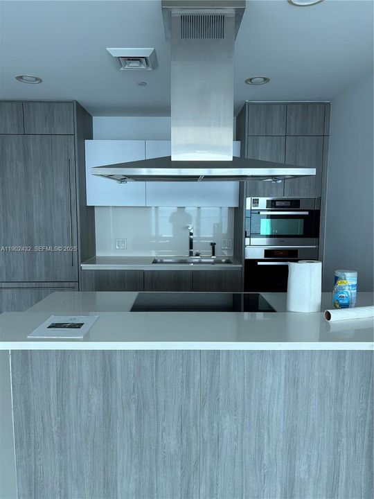 For Rent: $20,000 (2 beds, 3 baths, 1703 Square Feet)