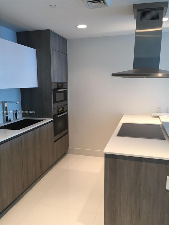 For Rent: $20,000 (2 beds, 3 baths, 1703 Square Feet)