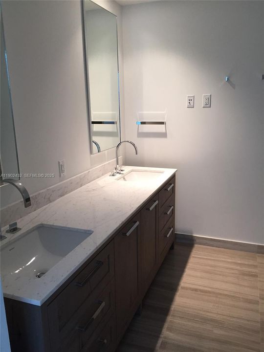 For Rent: $20,000 (2 beds, 3 baths, 1703 Square Feet)