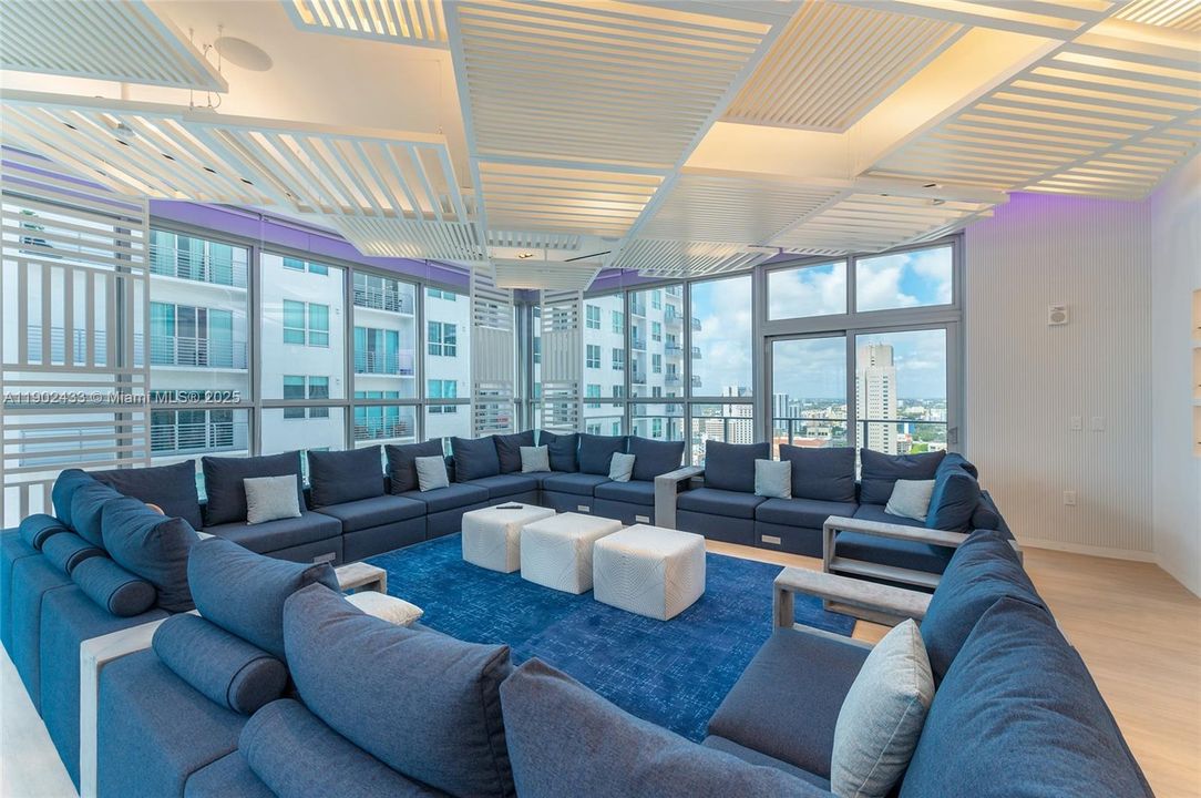 For Sale: $369,000 (0 beds, 1 baths, 393 Square Feet)