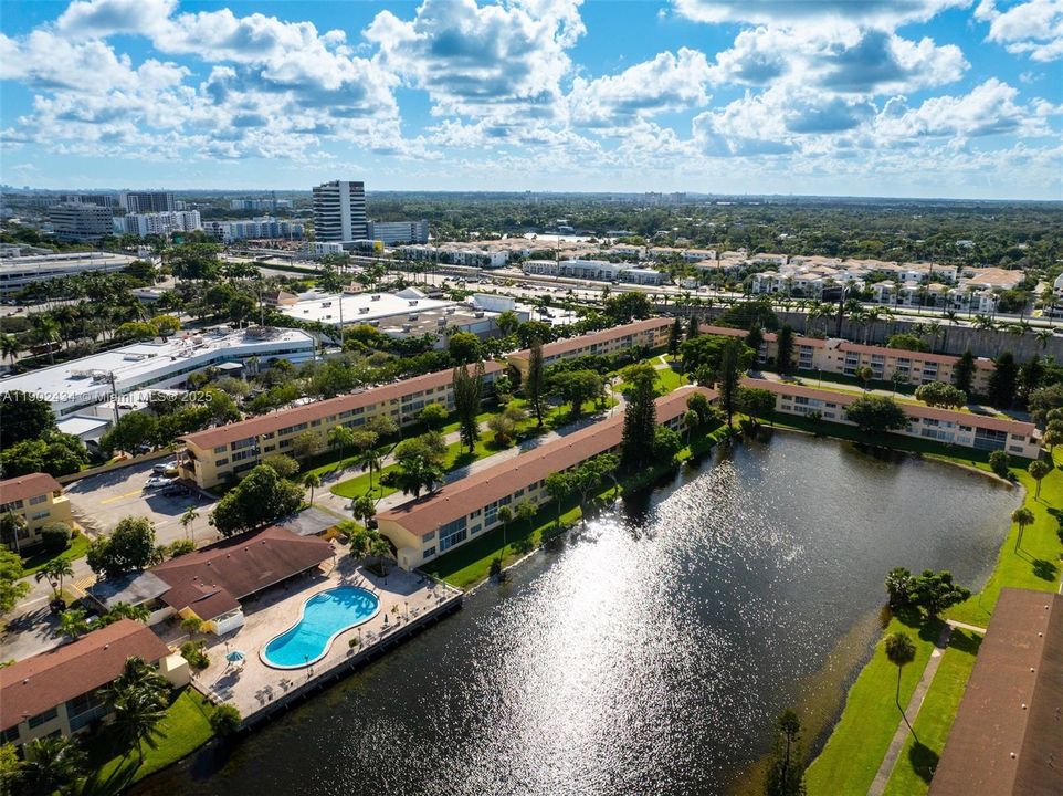 For Rent: $2,600 (2 beds, 2 baths, 1098 Square Feet)