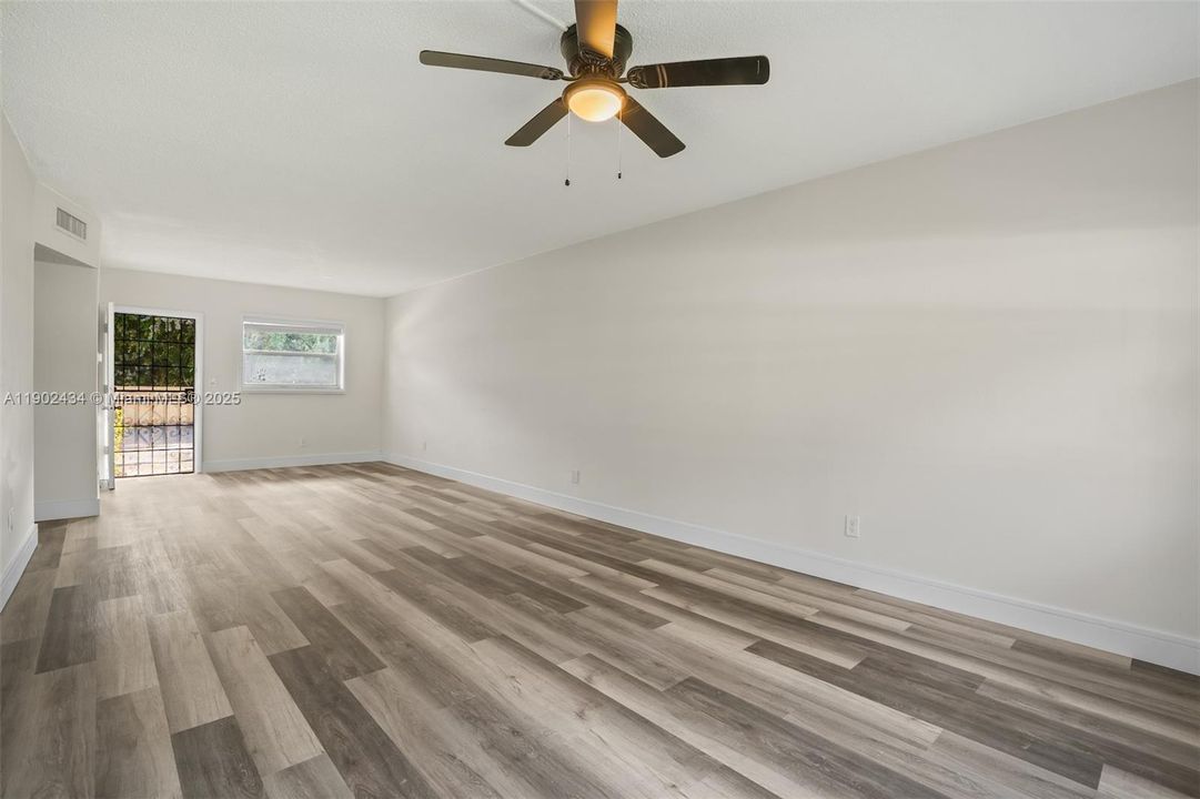 For Rent: $2,600 (2 beds, 2 baths, 1098 Square Feet)