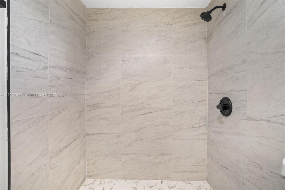 For Rent: $2,600 (2 beds, 2 baths, 1098 Square Feet)