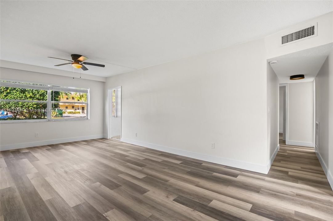 For Rent: $2,600 (2 beds, 2 baths, 1098 Square Feet)