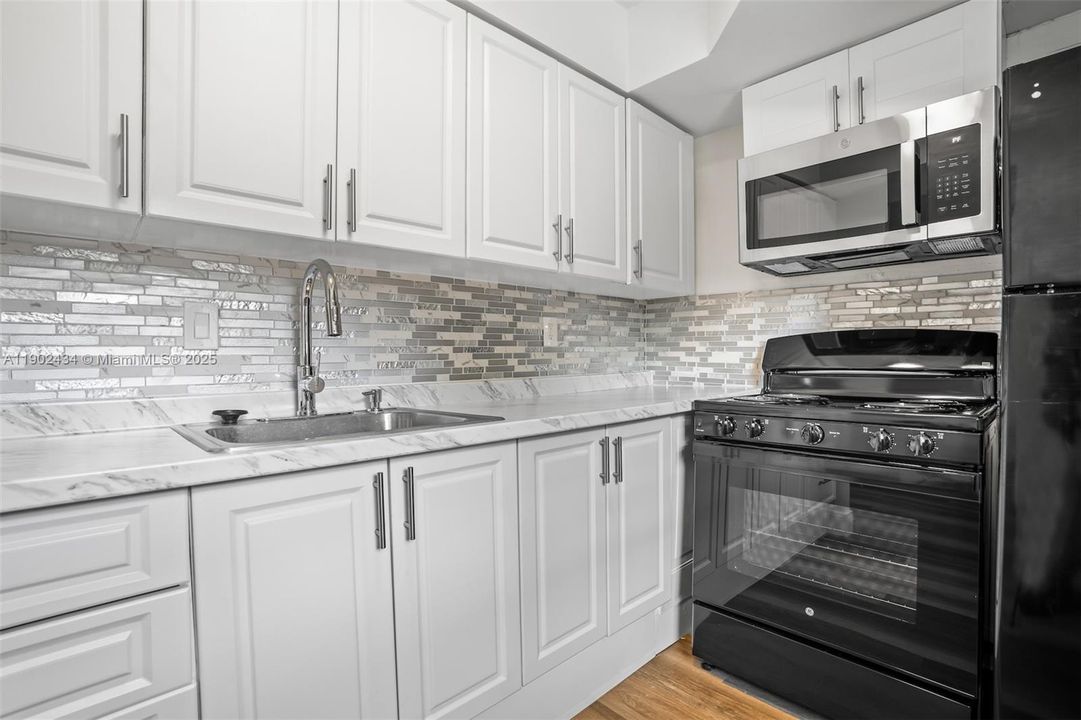 For Rent: $2,600 (2 beds, 2 baths, 1098 Square Feet)