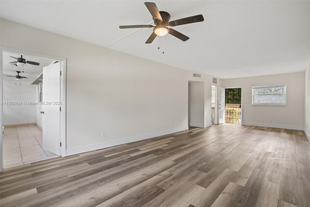 For Rent: $2,600 (2 beds, 2 baths, 1098 Square Feet)