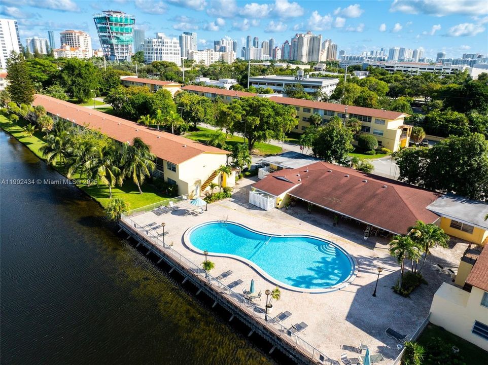 For Rent: $2,600 (2 beds, 2 baths, 1098 Square Feet)