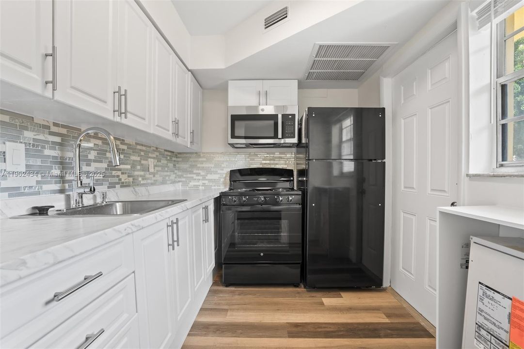 For Rent: $2,600 (2 beds, 2 baths, 1098 Square Feet)