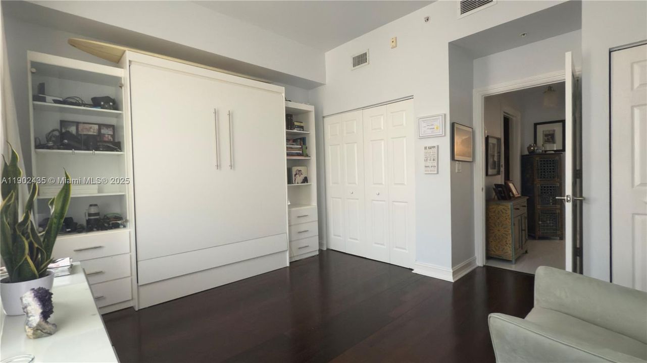 For Sale: $574,900 (2 beds, 2 baths, 1102 Square Feet)