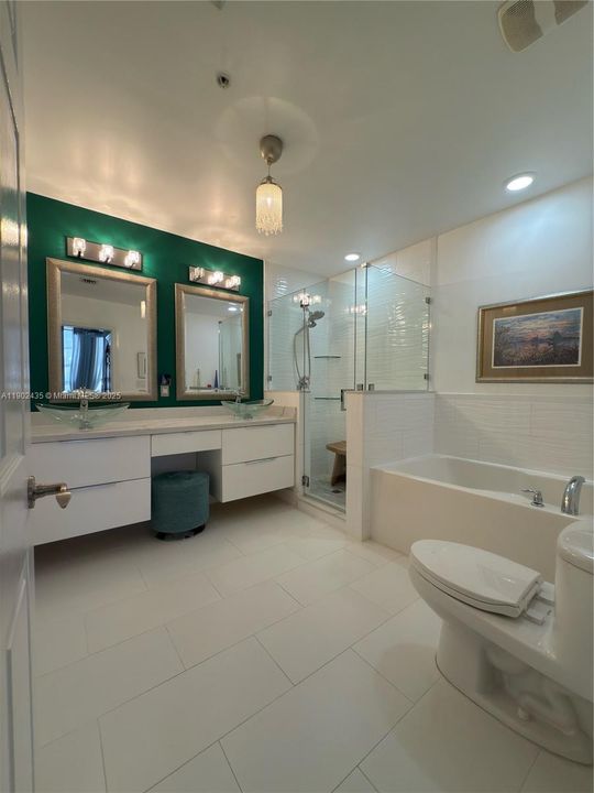 For Sale: $574,900 (2 beds, 2 baths, 1102 Square Feet)