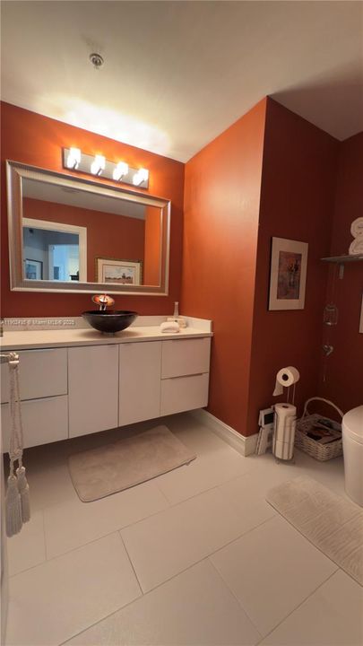 For Sale: $574,900 (2 beds, 2 baths, 1102 Square Feet)