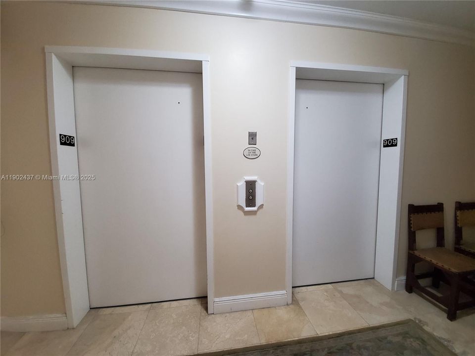 Private elevator vestibule