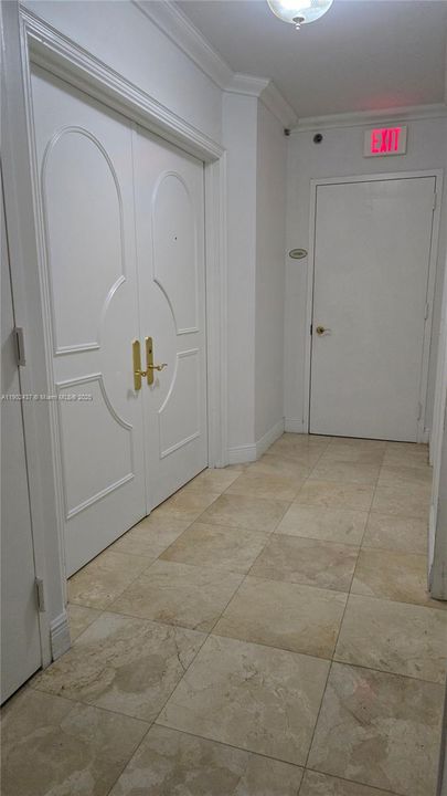 Private elevator vestibule