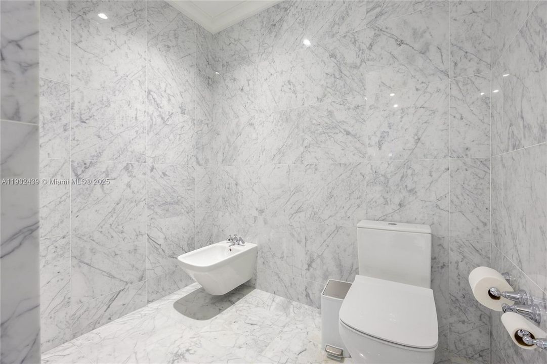 For Rent: $33,000 (3 beds, 3 baths, 2137 Square Feet)